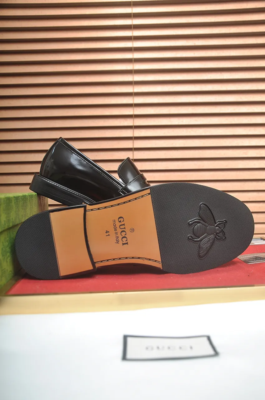 Men's shoes💰500💶Italy's top luxury men's shoe giant (GUCCI) (Gucci) (full cowhide lining) new arrival🍃Original European style🔰 Pleasant to the eye😍In order to make the shoes more durable and non-deformable🌀The production continues to follow traditional methods but there is still no lack of innovation💪Choose original sheepskin for the leather♻️ Smooth and natural And extra bright ⭐Made of imported cowhide, the first choice of rich people 38-45 (45 customized)